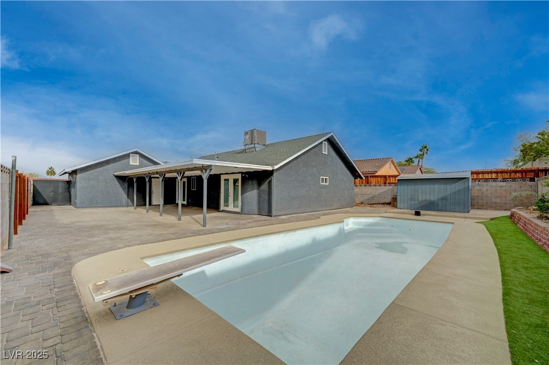 527 Buchanan Avenue