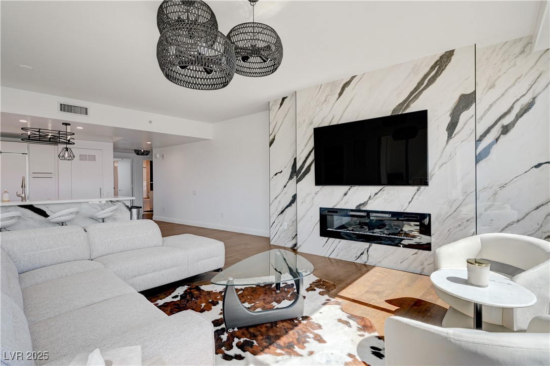 222 Karen Avenue 3301