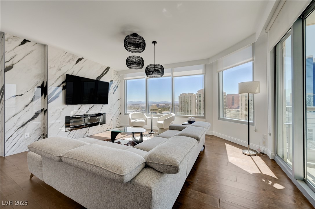 222 Karen Avenue 3301