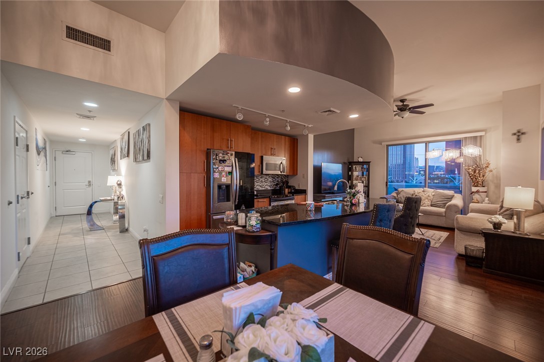 200 West Sahara Avenue 501