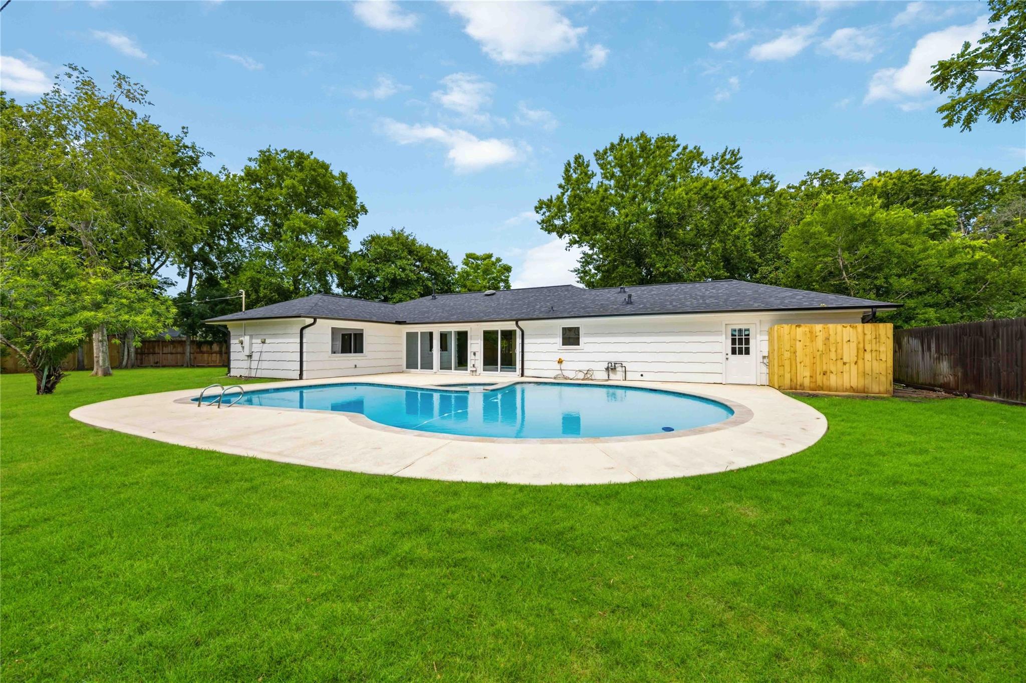 8419 Bluegate Court