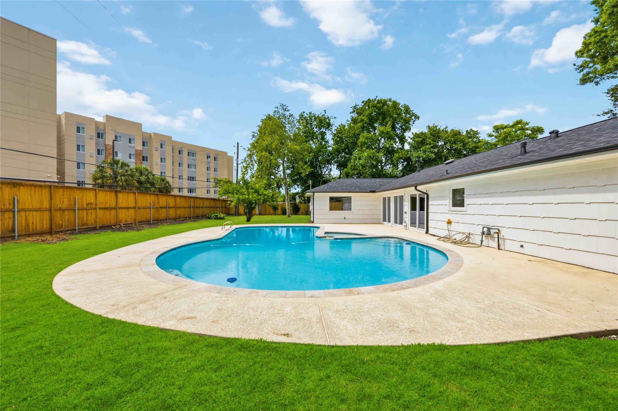8419 Bluegate Court