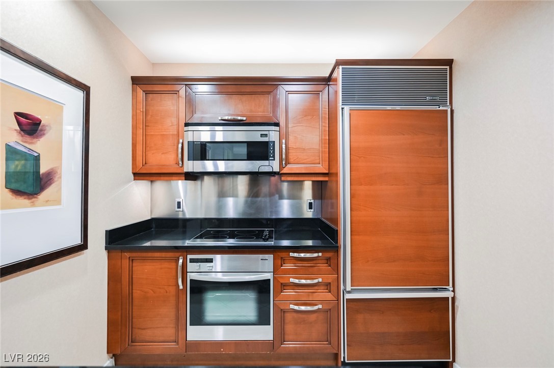 145 HARMON Avenue 208