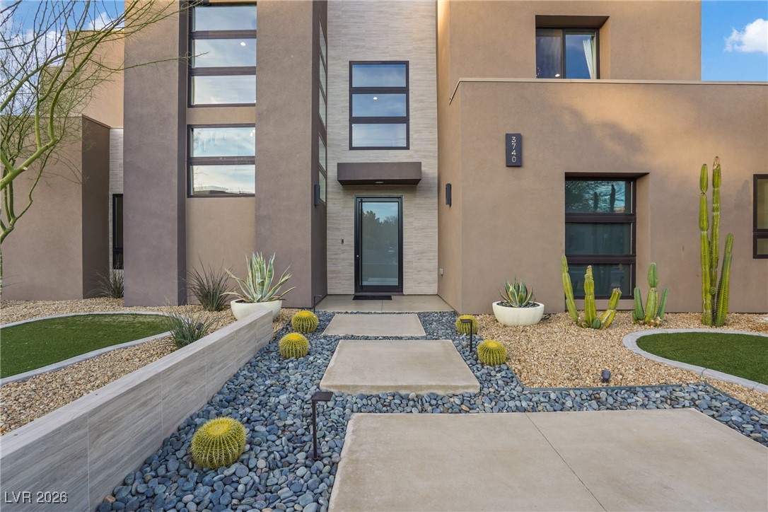 3740 Caesars Circle