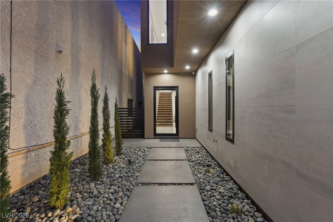 2824 Queens Courtyard Drive