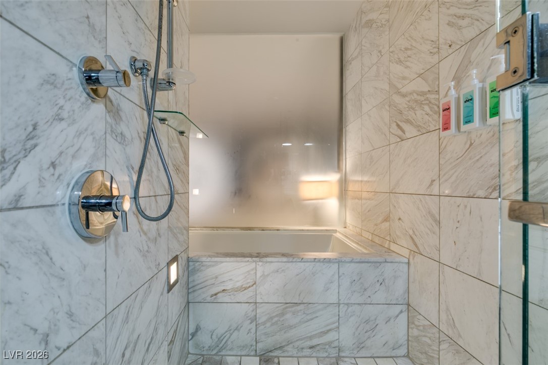 4381 FLAMINGO Road 2612