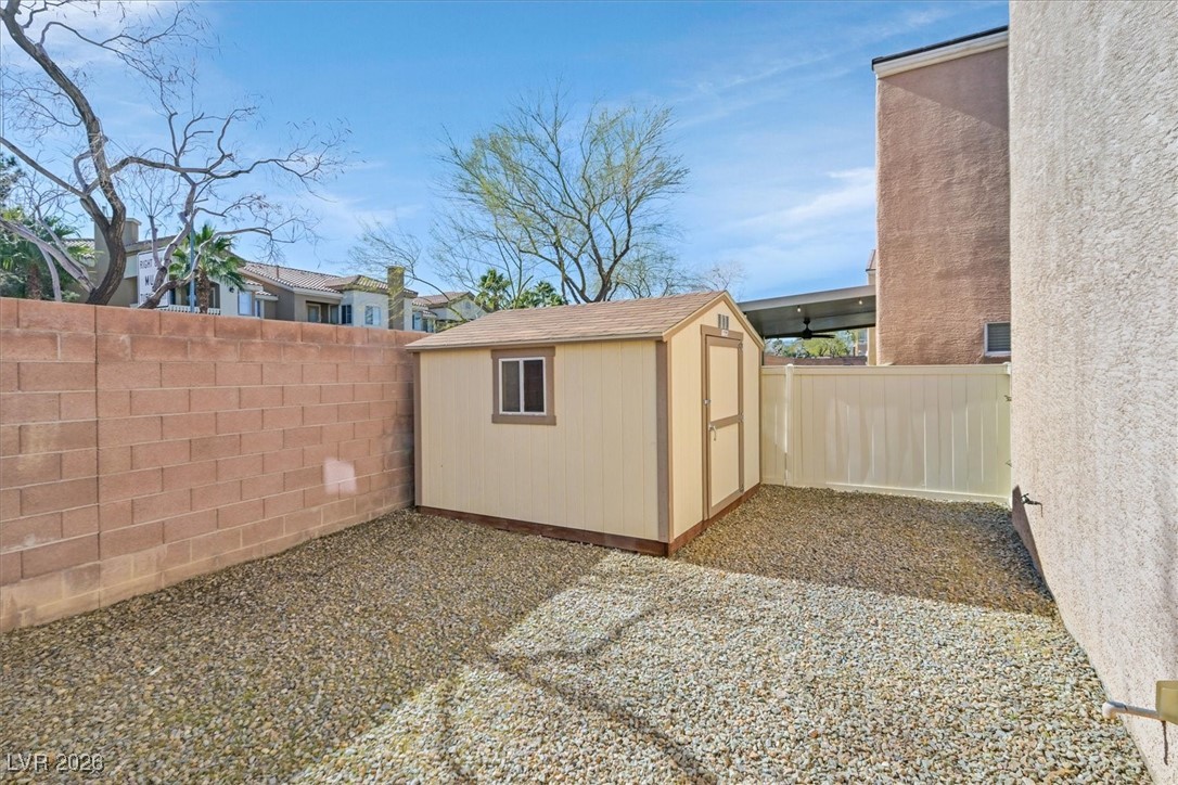 6051 Alameda Padre Avenue