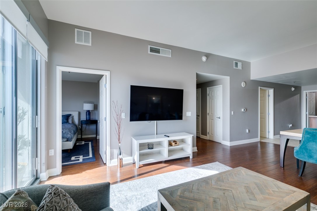 150 Las Vegas Boulevard 807