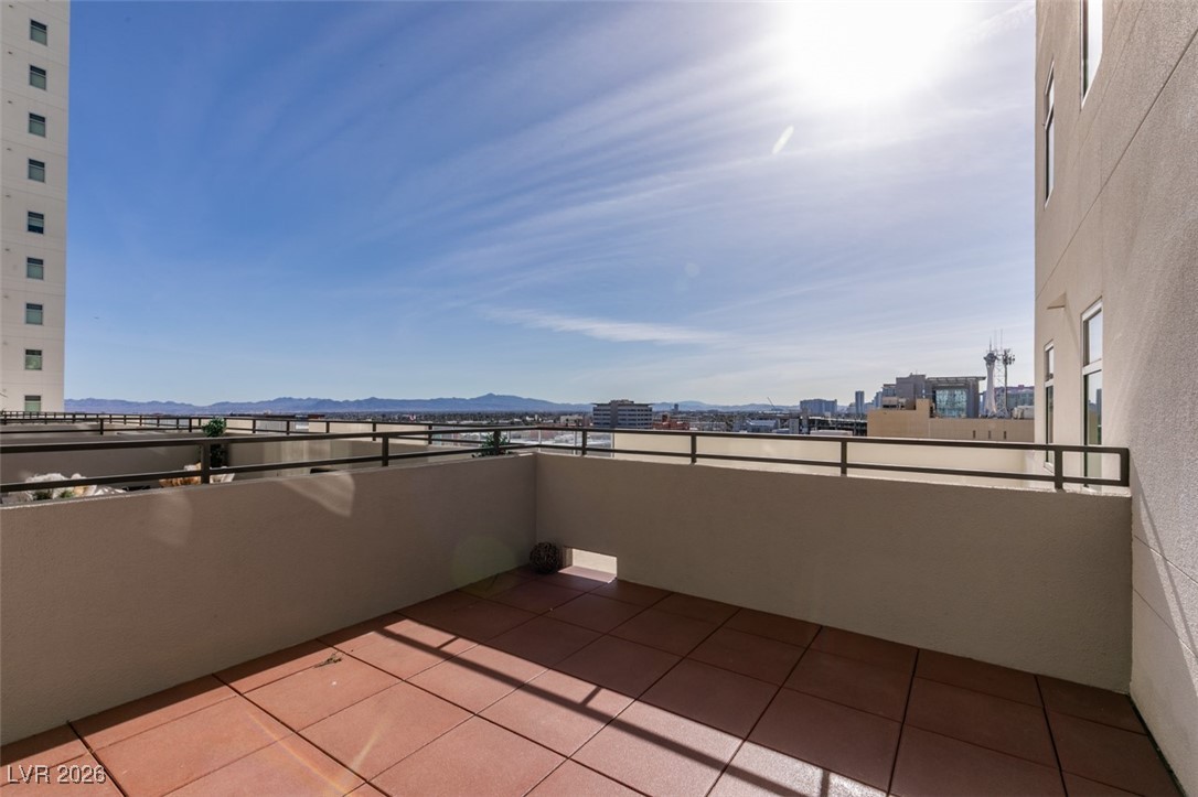 150 Las Vegas Boulevard 807