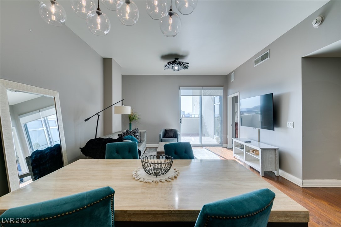 150 Las Vegas Boulevard 807