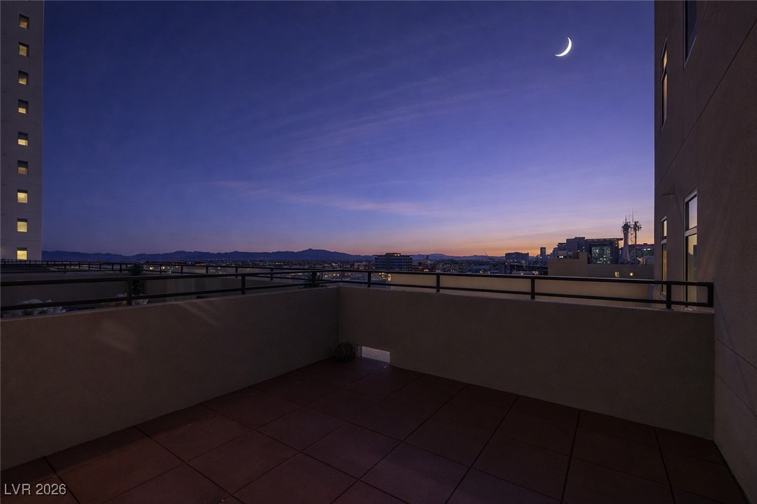 150 Las Vegas Boulevard 807