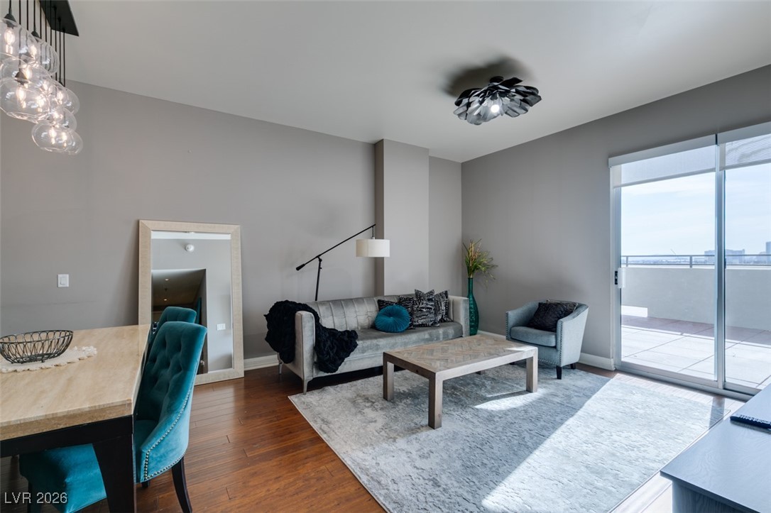 150 Las Vegas Boulevard 807