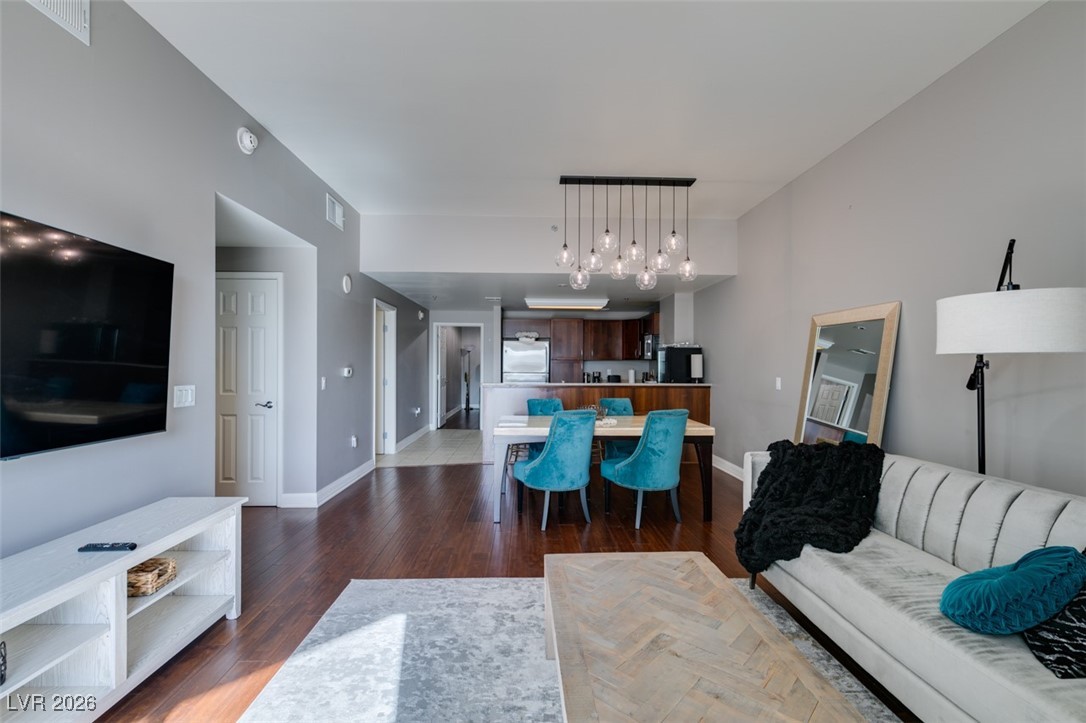 150 Las Vegas Boulevard 807