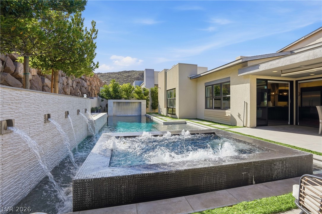 2211 Overlook Canyon Lane