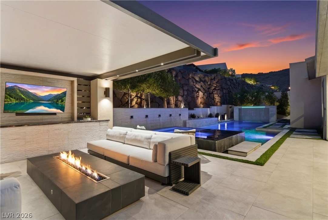 2211 Overlook Canyon Lane