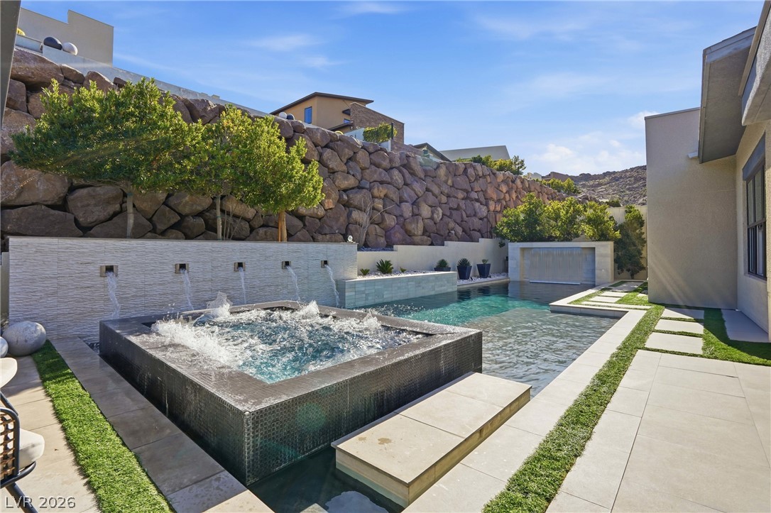 2211 Overlook Canyon Lane