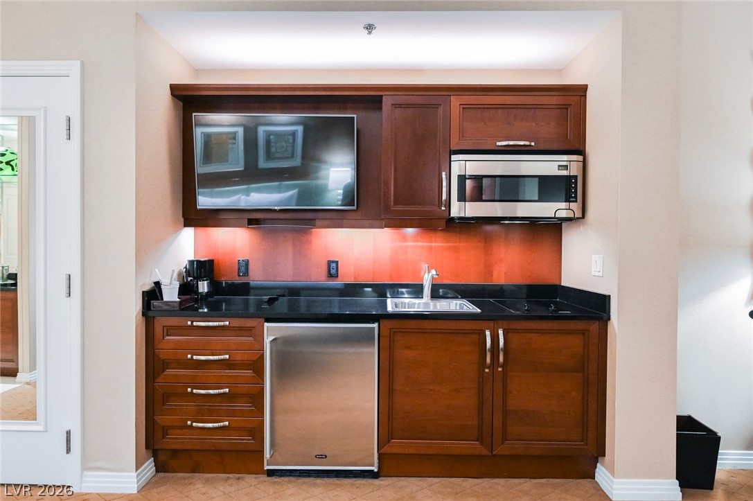 145 East HARMON Avenue 411