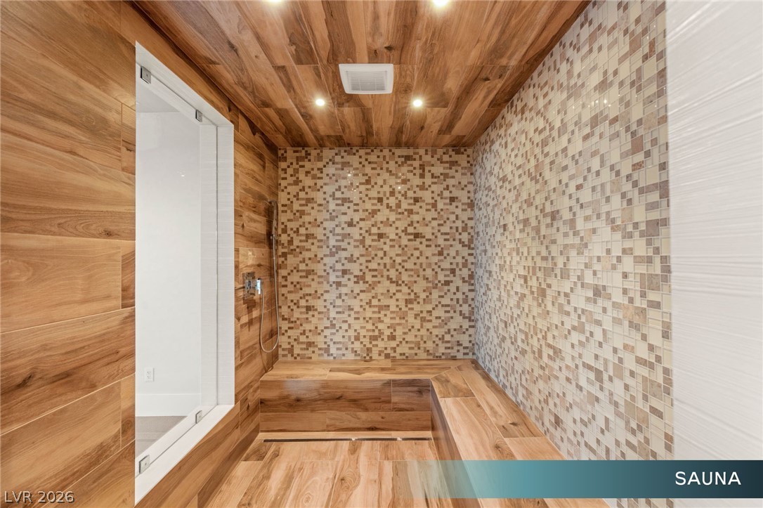 586 Lairmont Place