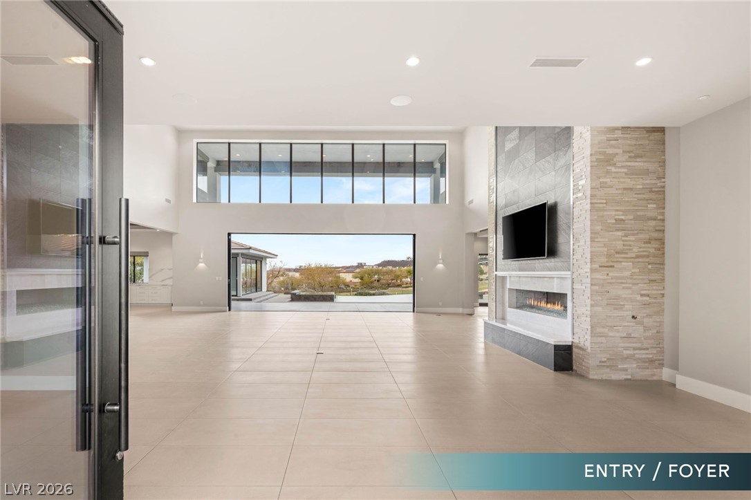 586 Lairmont Place