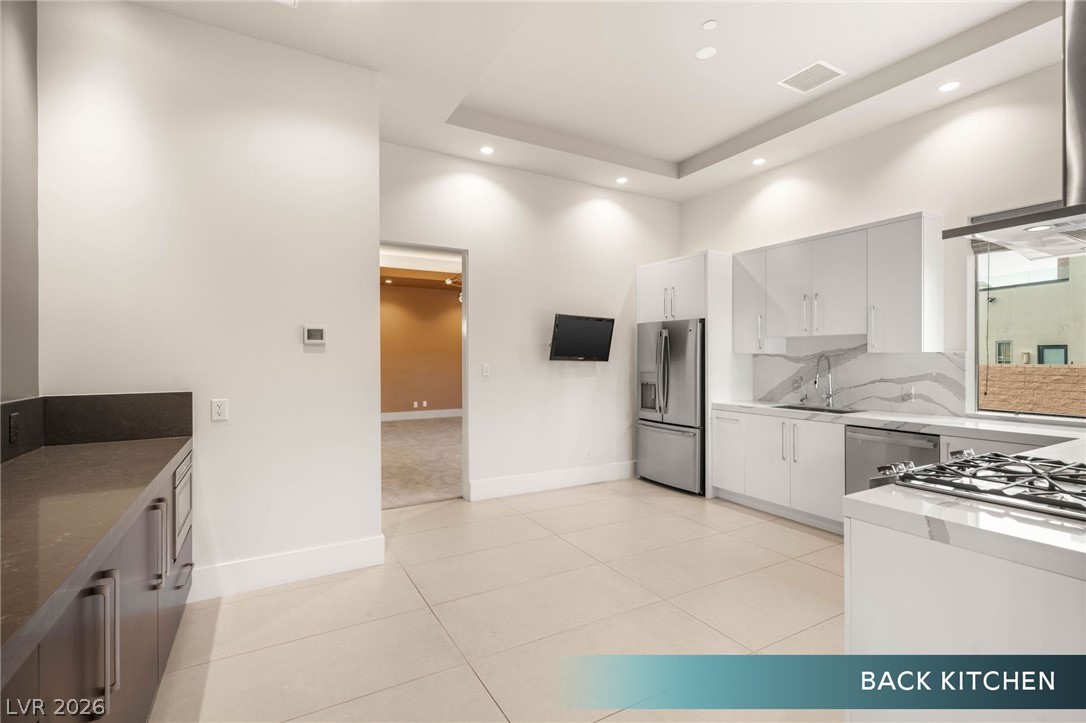 586 Lairmont Place