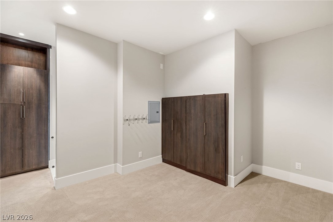 586 Lairmont Place