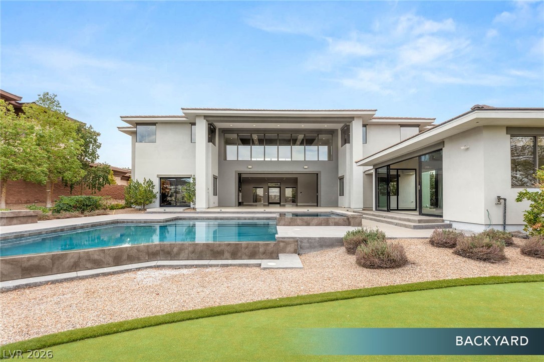 586 Lairmont Place
