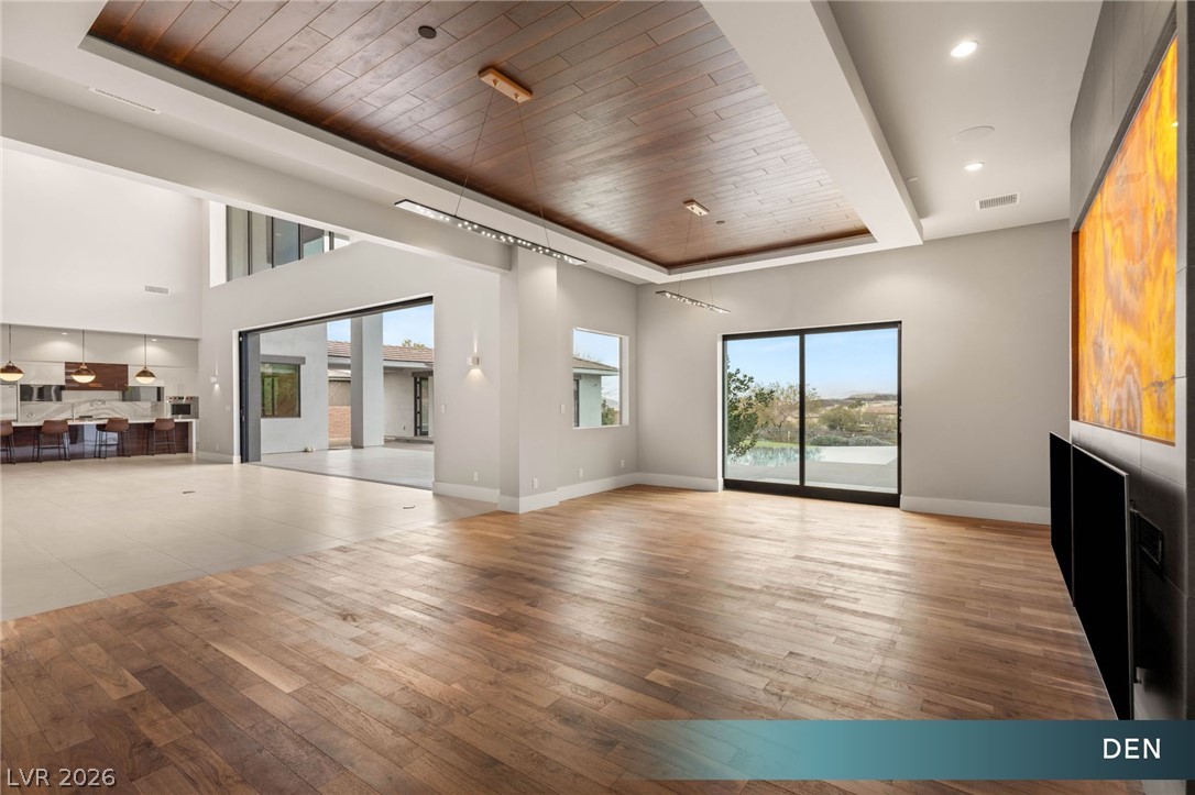 586 Lairmont Place