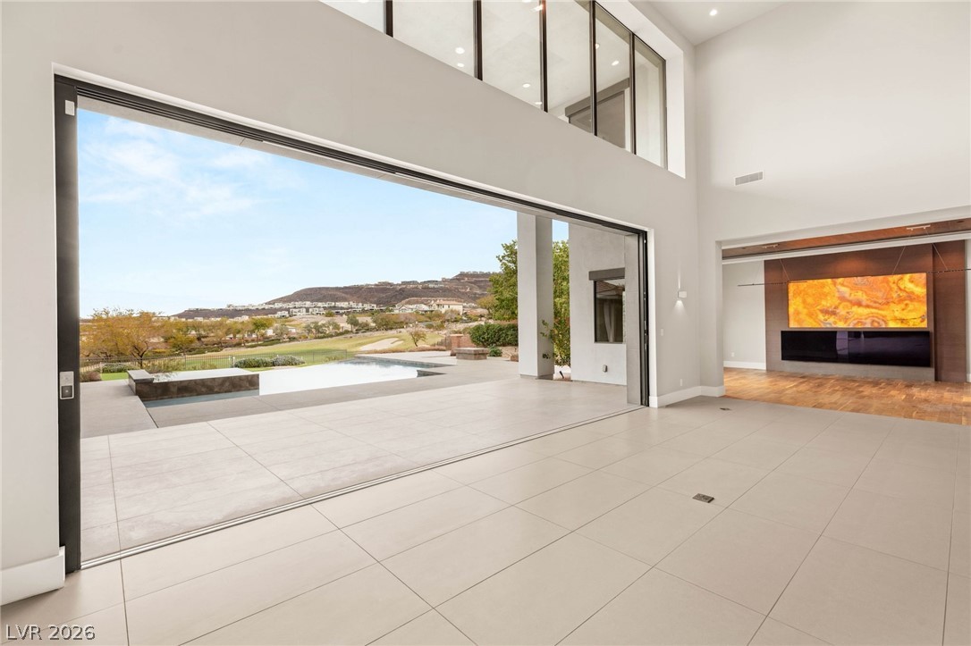 586 Lairmont Place