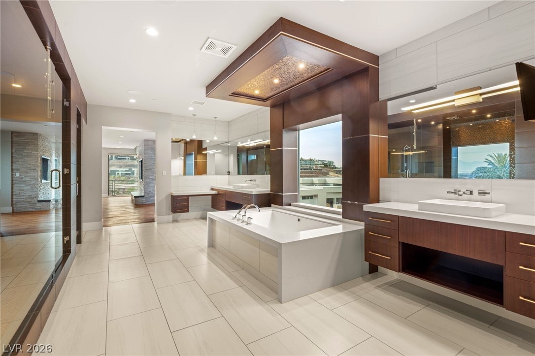586 Lairmont Place