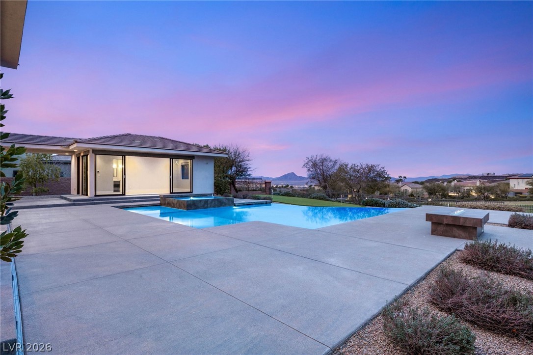586 Lairmont Place