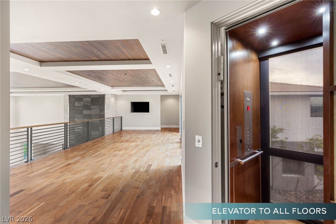 586 Lairmont Place