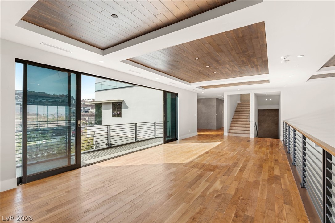 586 Lairmont Place