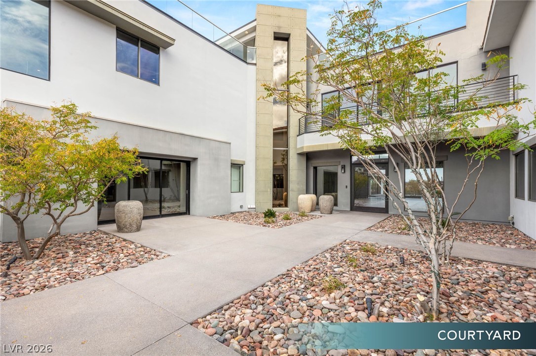 586 Lairmont Place