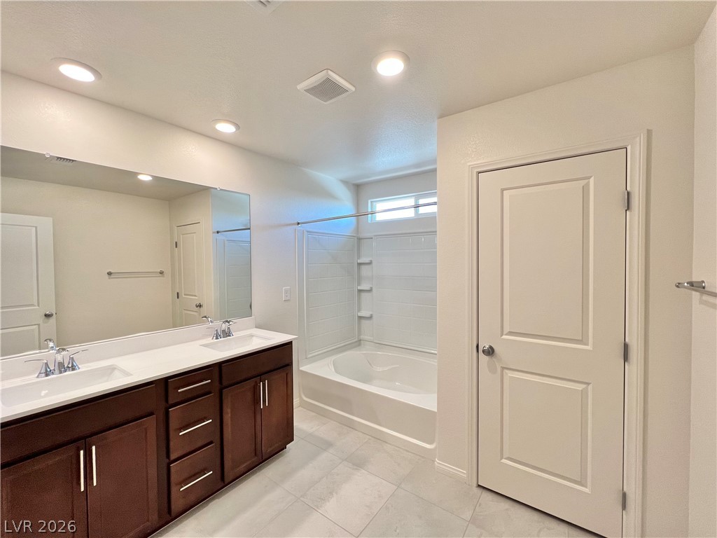 8646 Valley Village Street