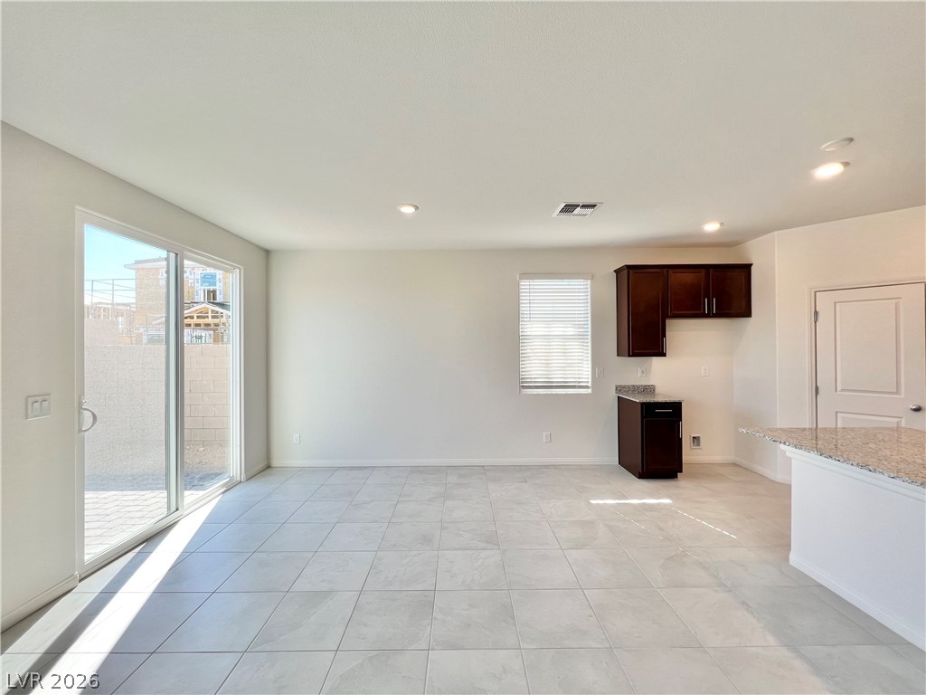 8646 Valley Village Street