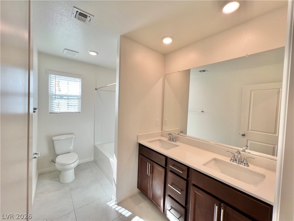 8646 Valley Village Street