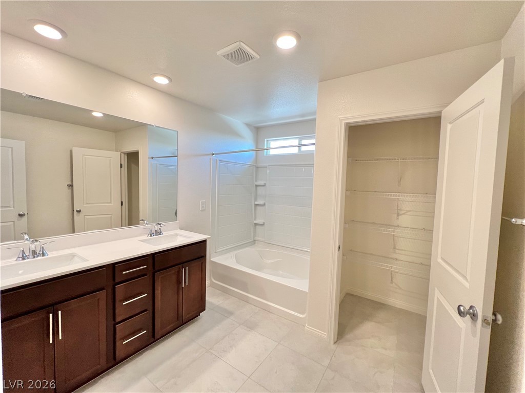 8646 Valley Village Street