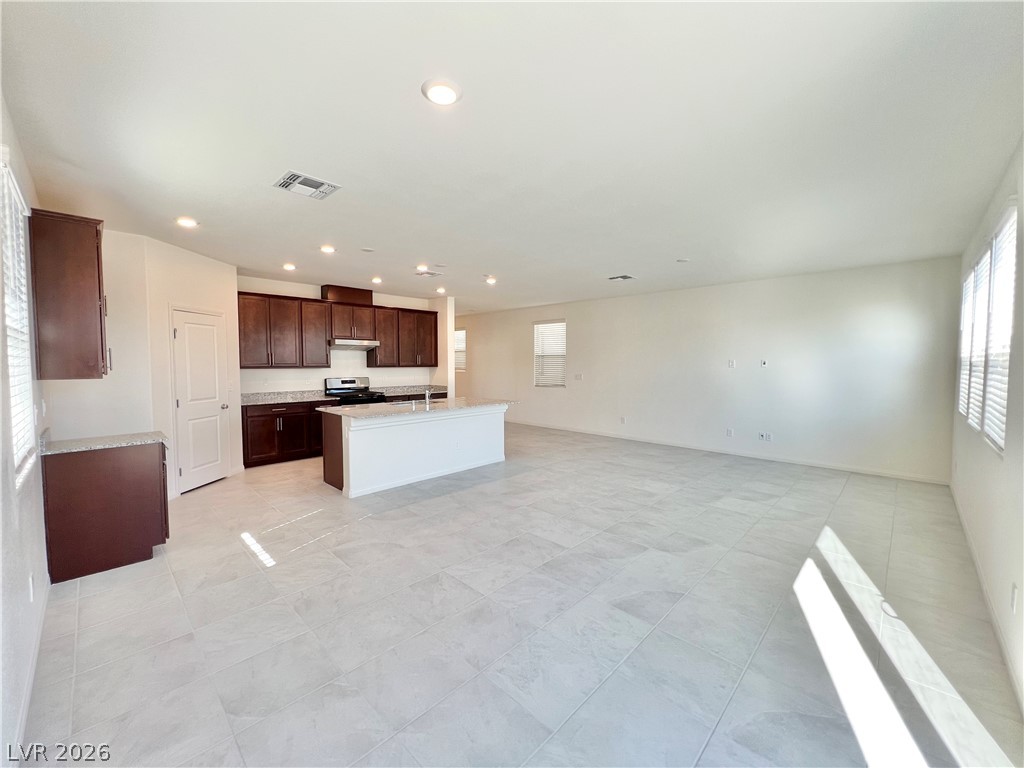 8646 Valley Village Street