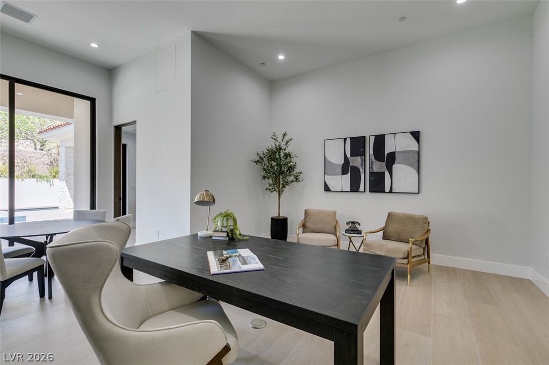 42 Ravenswood Avenue