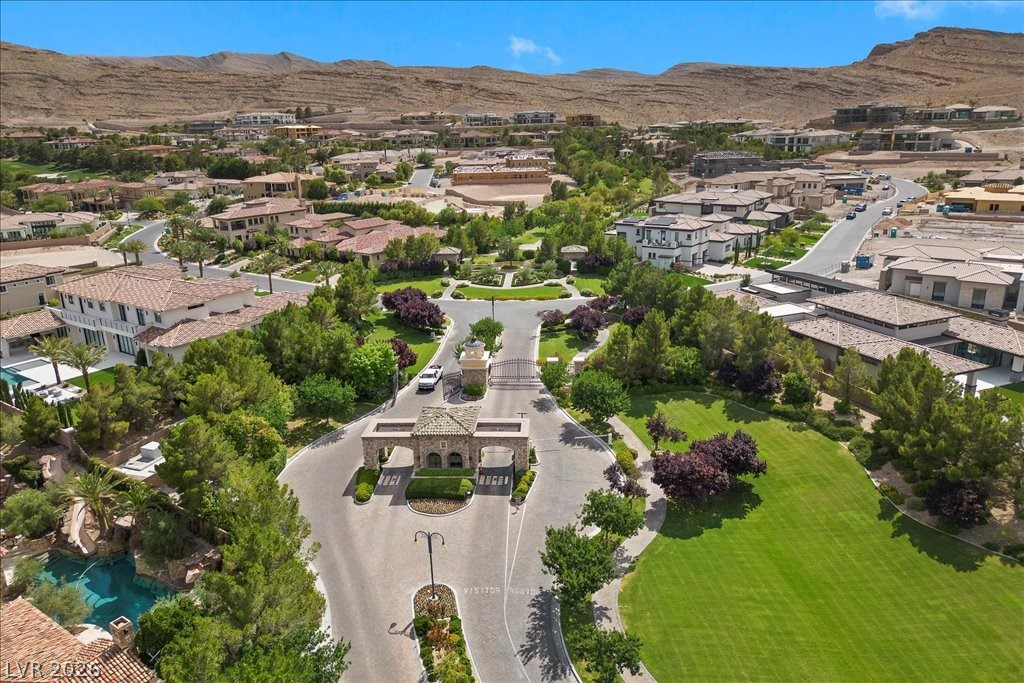 42 Ravenswood Avenue