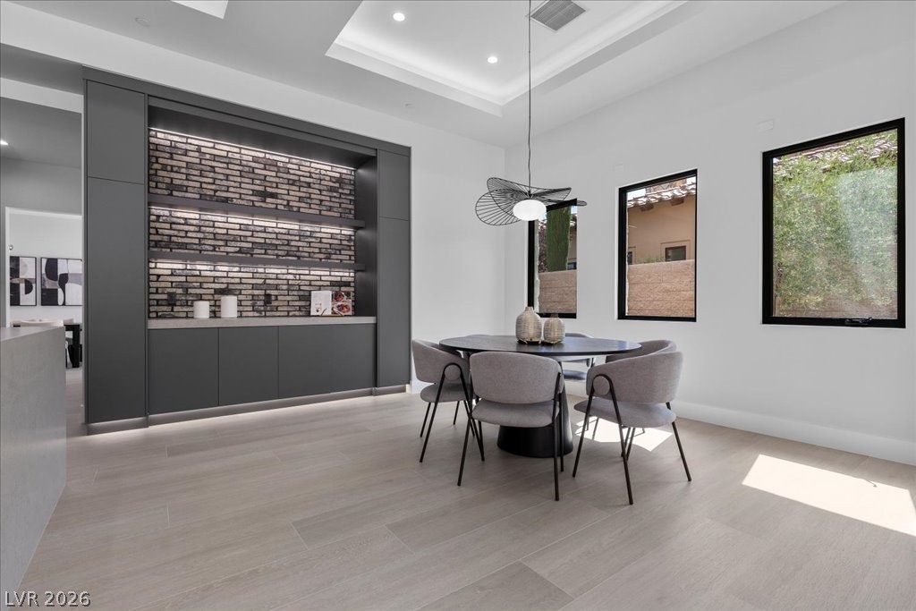 42 Ravenswood Avenue