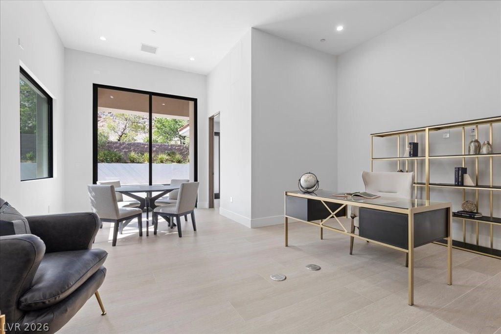 42 Ravenswood Avenue