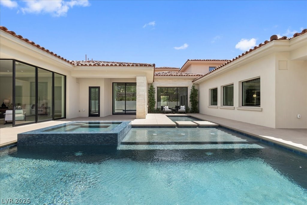 42 Ravenswood Avenue