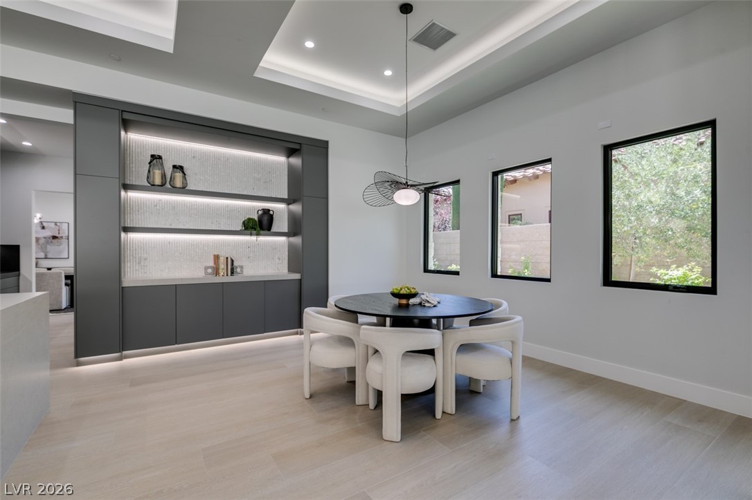 42 Ravenswood Avenue