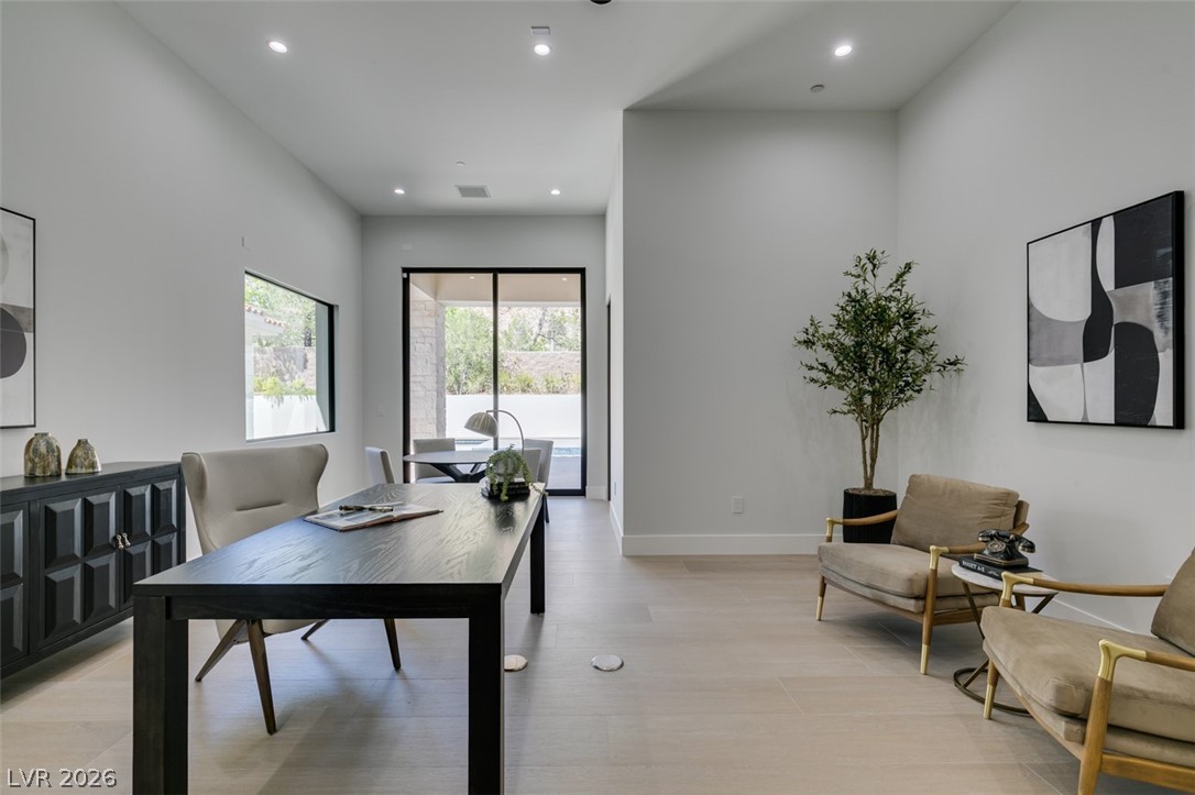 42 Ravenswood Avenue