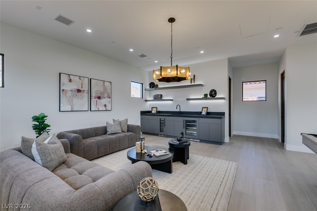 42 Ravenswood Avenue