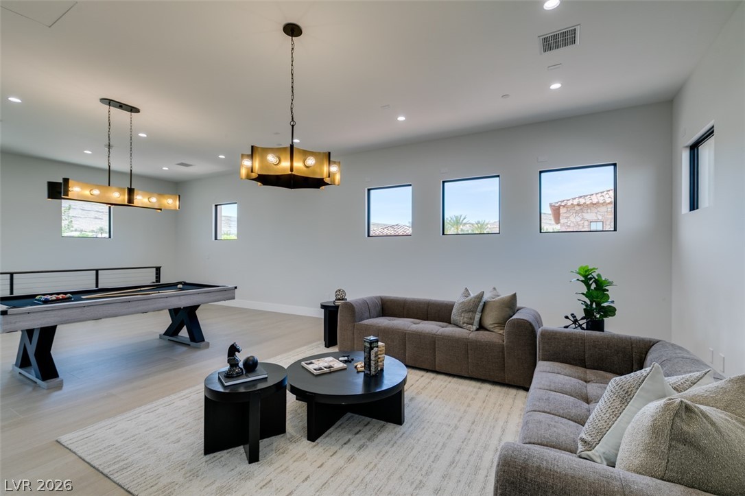 42 Ravenswood Avenue