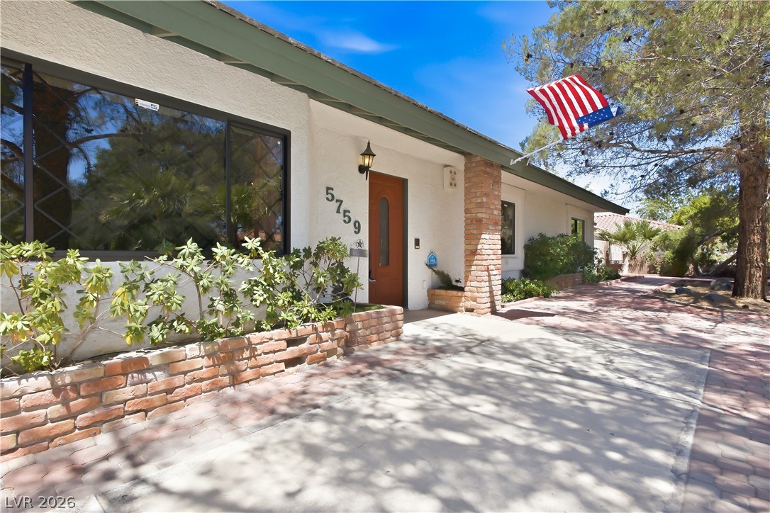 5759 Hedgehaven Court