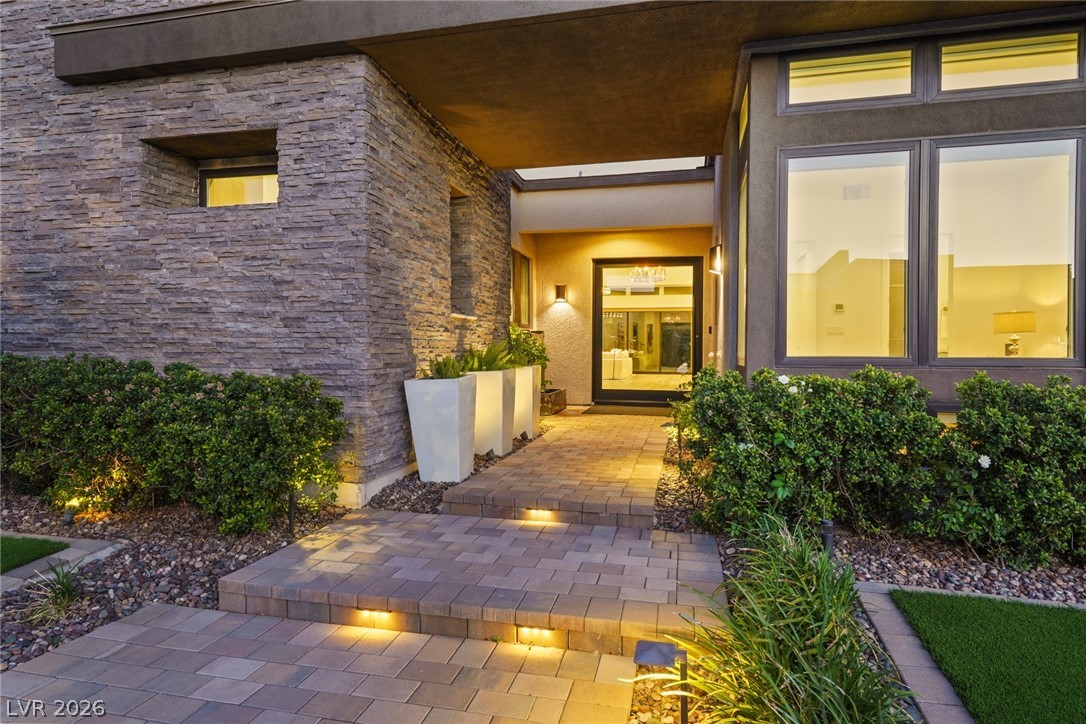 2195 Overlook Canyon Lane