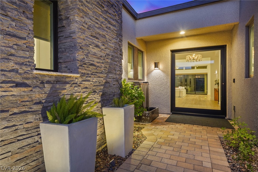 2195 Overlook Canyon Lane